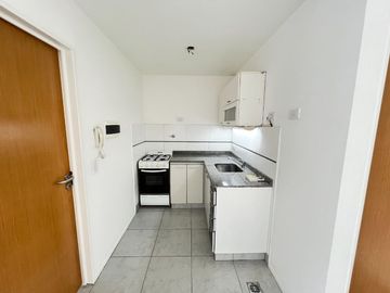 DOS AMBIENTES LUMINOSO CON BALCON - Almagro Norte