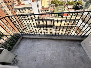VENTA DEPTO. DUPLEX AMUEBLADO 4 AMB C/BALCON