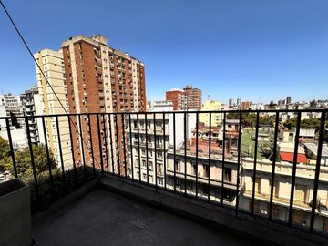 VENTA DEPTO. DUPLEX AMUEBLADO 4 AMB C/BALCON