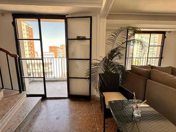 VENTA DEPTO. DUPLEX AMUEBLADO 4 AMB C/BALCON