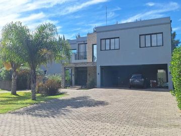VENTA CASA BARRIO SAN MATIAS AREA 5 C/PILETA 5 AMB