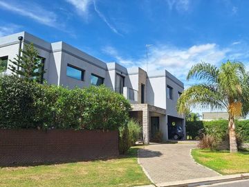 VENTA CASA BARRIO SAN MATIAS AREA 5 C/PILETA 5 AMB