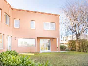 VENTA CASA 5 AMB. EL CANTÓN ISLAS, ESCOBAR PERMUTA