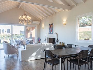 VENTA CASA 5 AMB. EL CANTÓN ISLAS, ESCOBAR PERMUTA