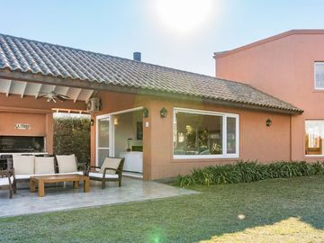 VENTA CASA 5 AMB. EL CANTÓN ISLAS, ESCOBAR PERMUTA