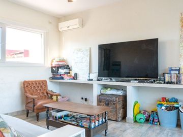 VENTA CASA 5 AMB. EL CANTÓN ISLAS, ESCOBAR PERMUTA