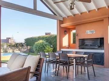 VENTA CASA 5 AMB. EL CANTÓN ISLAS, ESCOBAR PERMUTA
