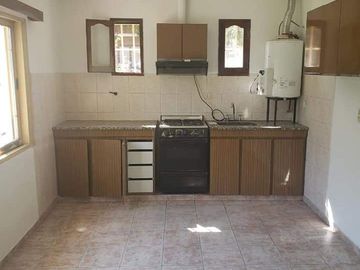 CASA  3 DORMITORIOS PARQUE LICEO SEGUNDA SECCION