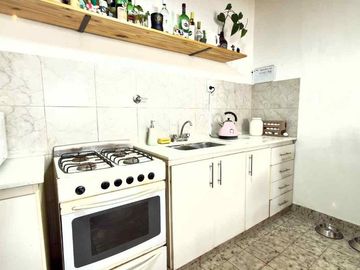 CASA VENTA LA PLATA 2 DORMITORIOS PATIO COCHERA