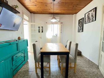 CASA VENTA LA PLATA 2 DORMITORIOS PATIO COCHERA