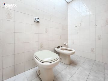 CASA EN VENTA LA LOMA LA PLATA 4 DORMITORIOS