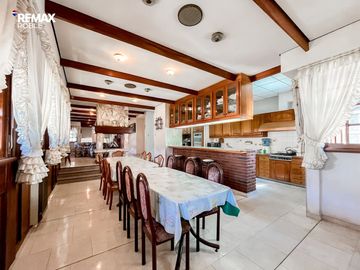 CASA EN VENTA LA LOMA LA PLATA 4 DORMITORIOS
