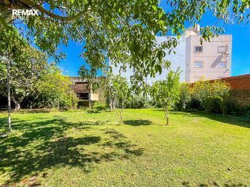 CASA EN VENTA LA LOMA LA PLATA 4 DORMITORIOS