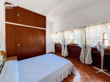 CASA EN VENTA LA LOMA LA PLATA 4 DORMITORIOS
