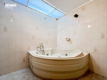 CASA EN VENTA LA LOMA LA PLATA 4 DORMITORIOS