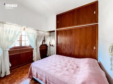 CASA EN VENTA LA LOMA LA PLATA 4 DORMITORIOS