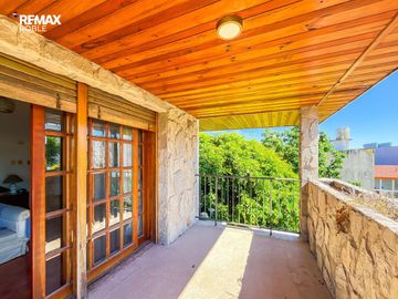 CASA EN VENTA LA LOMA LA PLATA 4 DORMITORIOS