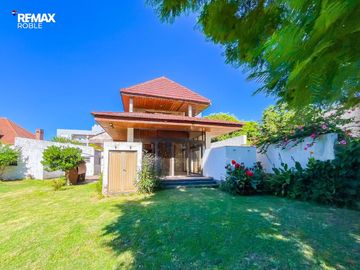 CASA EN VENTA LA LOMA LA PLATA 4 DORMITORIOS