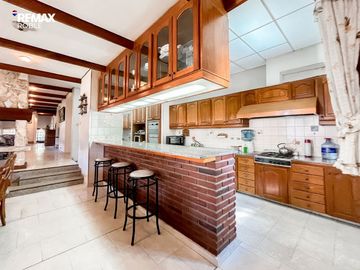 CASA EN VENTA LA LOMA LA PLATA 4 DORMITORIOS