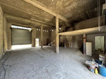 VENTA GALPÓN/DEPOSITO CON PATIO EN MERLO!