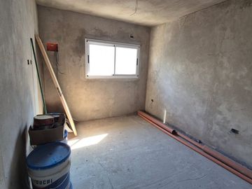 VENTA CASA LOTE PROPIO CON GALPON EN WILDE 10 X 46