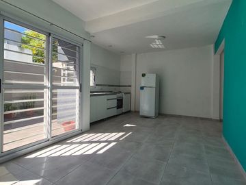 VENTA CASA LOTE PROPIO CON GALPON EN WILDE 10 X 46