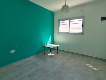 VENTA CASA LOTE PROPIO CON GALPON EN WILDE 10 X 46