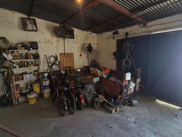 VENTA CASA LOTE PROPIO CON GALPON EN WILDE 10 X 46