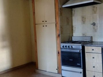 CASA EN VENTA IDEAL PARA 2 FLIAS, SUIPACHA AL 2900