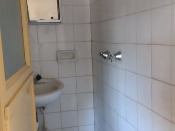 CASA EN VENTA IDEAL PARA 2 FLIAS, SUIPACHA AL 2900