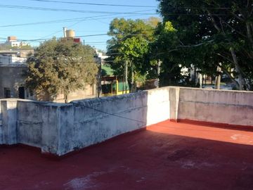 CASA EN VENTA IDEAL PARA 2 FLIAS, SUIPACHA AL 2900