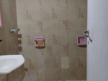CASA EN VENTA IDEAL PARA 2 FLIAS, SUIPACHA AL 2900