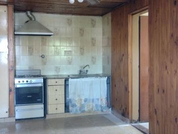 CASA EN VENTA IDEAL PARA 2 FLIAS, SUIPACHA AL 2900