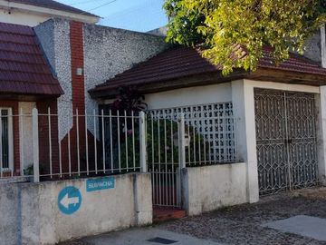 CASA EN VENTA IDEAL PARA 2 FLIAS, SUIPACHA AL 2900
