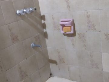 CASA EN VENTA IDEAL PARA 2 FLIAS, SUIPACHA AL 2900