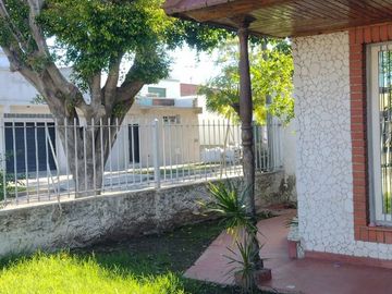 CASA EN VENTA IDEAL PARA 2 FLIAS, SUIPACHA AL 2900