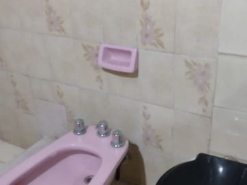 CASA EN VENTA IDEAL PARA 2 FLIAS, SUIPACHA AL 2900
