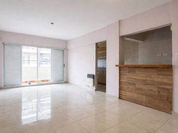 VENTA DPTO DOS DORMITORIOS + COMODÍN RECICLADO