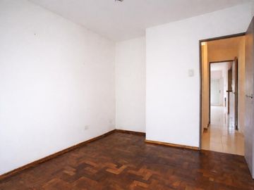 VENTA DPTO DOS DORMITORIOS + COMODÍN RECICLADO