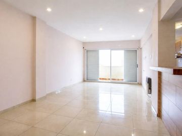 VENTA DPTO DOS DORMITORIOS + COMODÍN RECICLADO