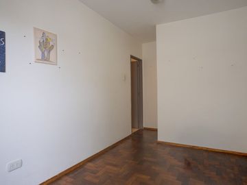 VENTA DPTO DOS DORMITORIOS + COMODÍN RECICLADO