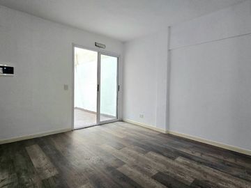 DEPTO 2 AMB CON 2 PATIOS - PARQUE CHACABUCO
