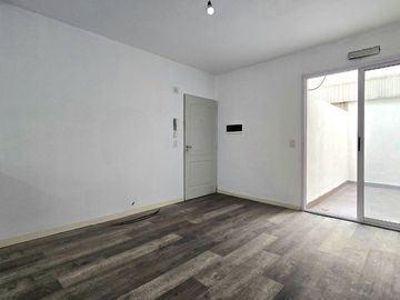 DEPTO 2 AMB CON 2 PATIOS - PARQUE CHACABUCO