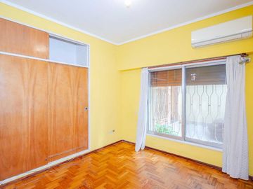VENTA CASA 4 AMB QUINCHO COCHERA 2 AUTOS VERSALLES
