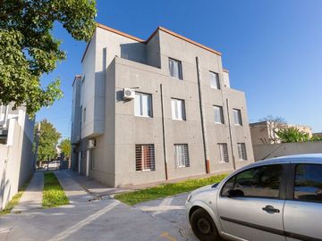 VENTA DPTO 3 AMB EN CASTELAR C/COCHERA