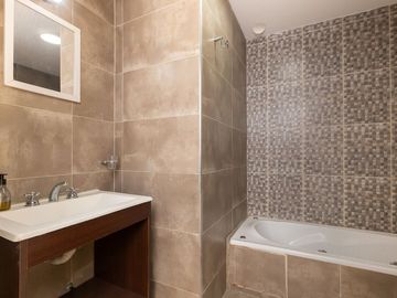 VENTA DPTO 3 AMB EN CASTELAR C/COCHERA