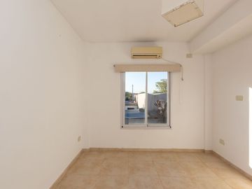 VENTA DPTO 3 AMB EN CASTELAR C/COCHERA