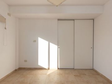 VENTA DPTO 3 AMB EN CASTELAR C/COCHERA