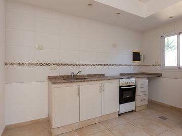 VENTA DPTO 3 AMB EN CASTELAR C/COCHERA