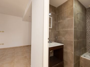 VENTA DPTO 3 AMB EN CASTELAR C/COCHERA